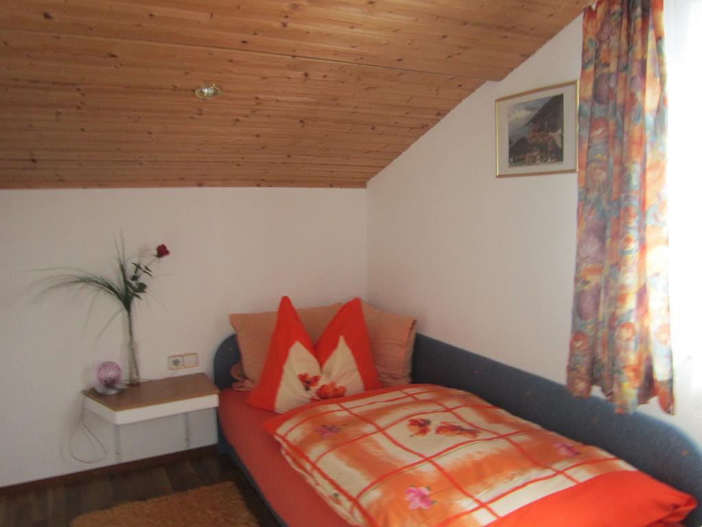 Haus Jochum Bed & Breakfast Langen am Arlberg Room photo