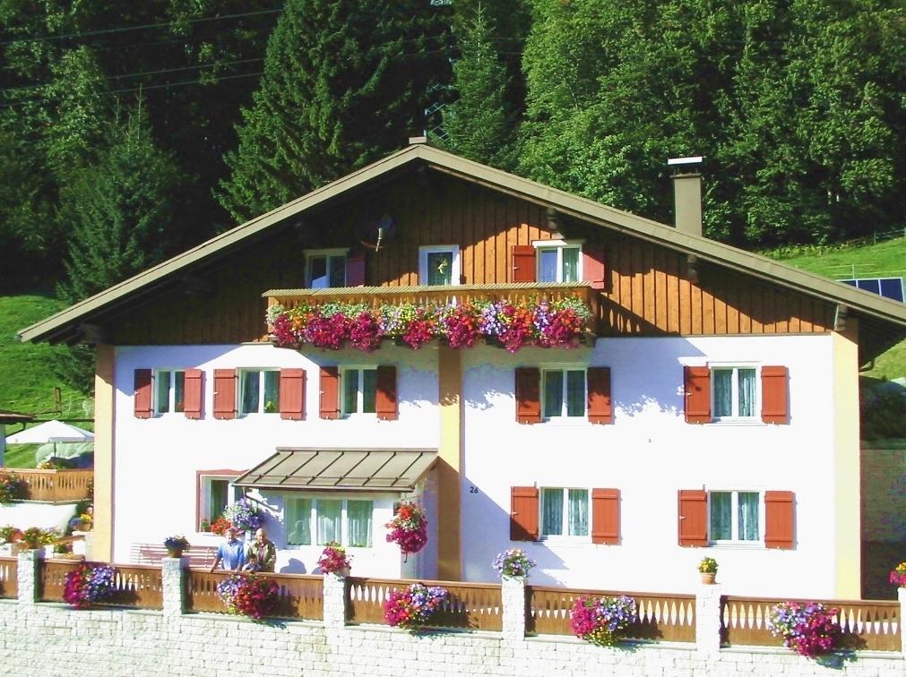 Haus Jochum Bed & Breakfast Langen am Arlberg Exterior photo